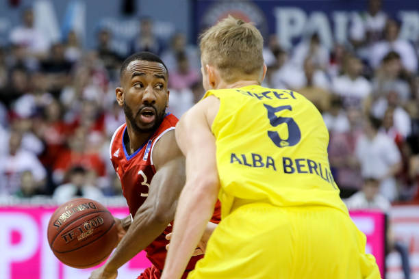 在锋线上拥 在锋线上拥