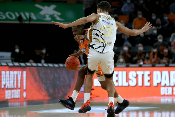 享受高薪待 享受高薪待